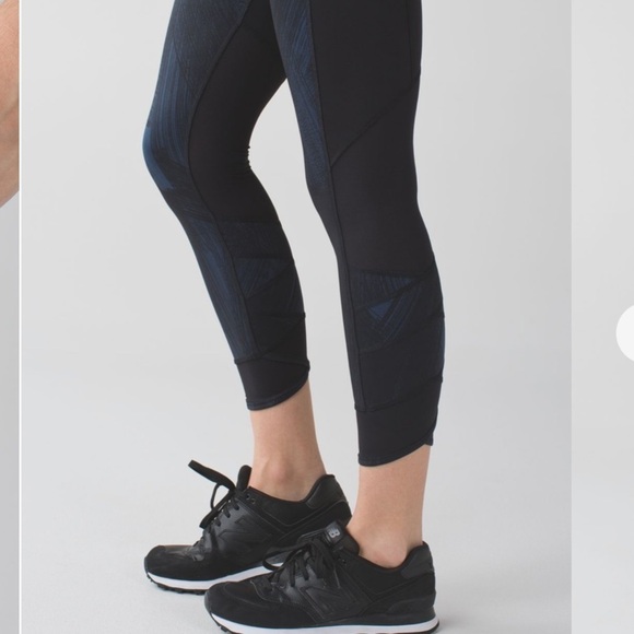 Lululemon Fresh Mesh Run Crop - Picture 3 of 8